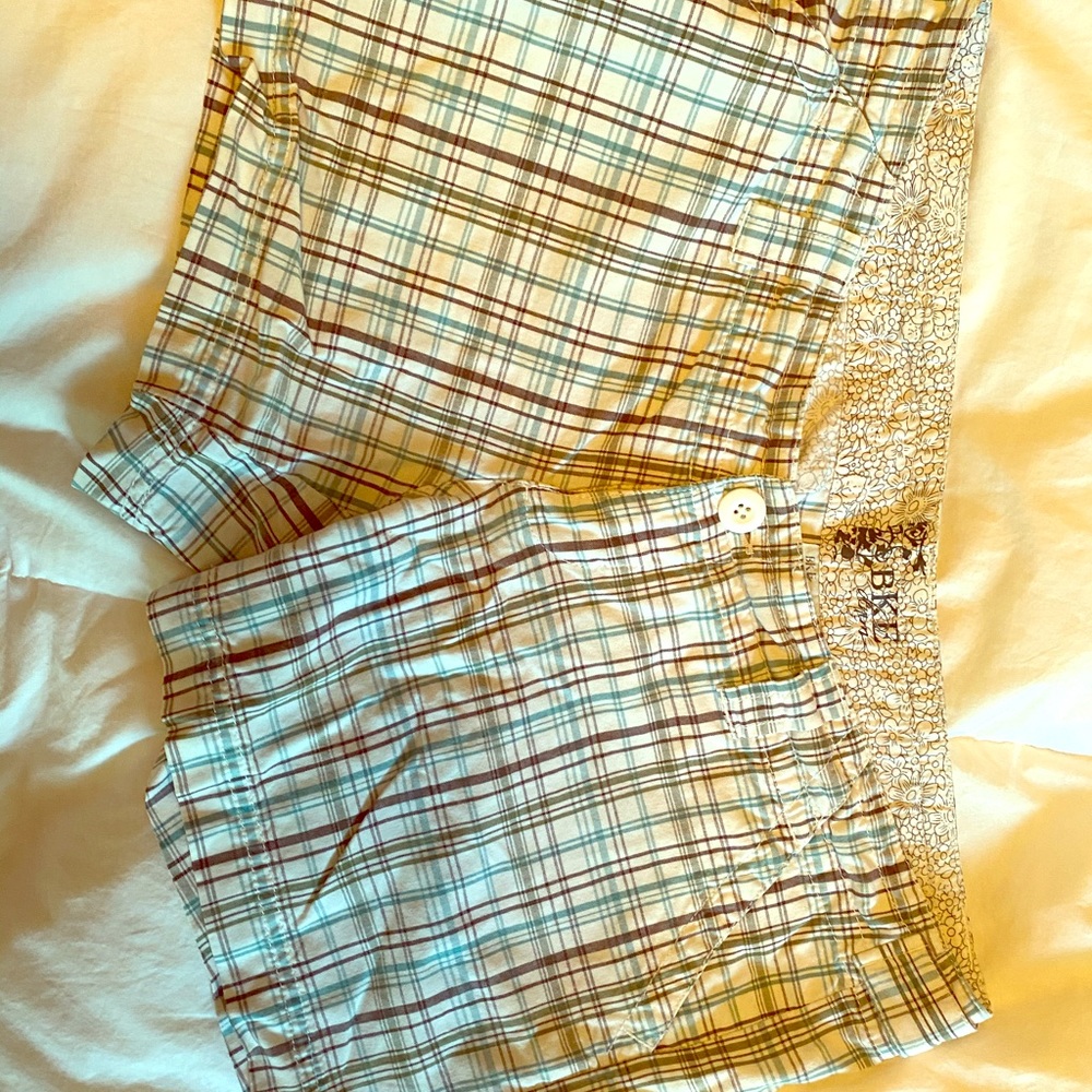 Short Bermuda shorts